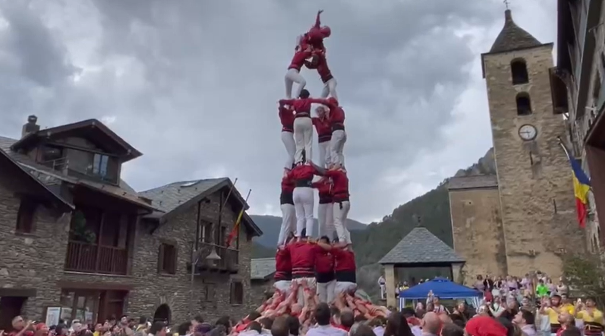 Els Castellers d’Andorra, primera colla en superar-se el 2026